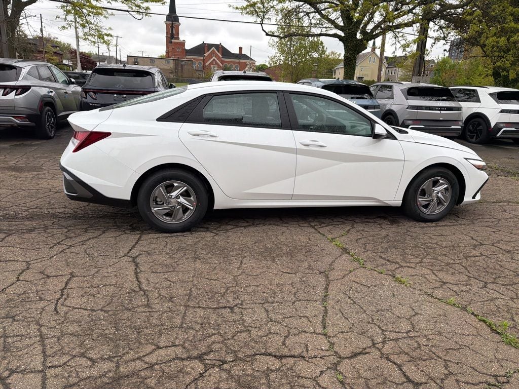 2026 Hyundai ELANTRA SE