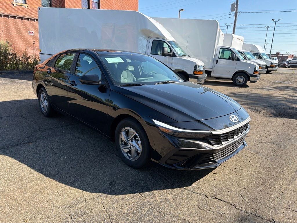 2026 Hyundai ELANTRA SE