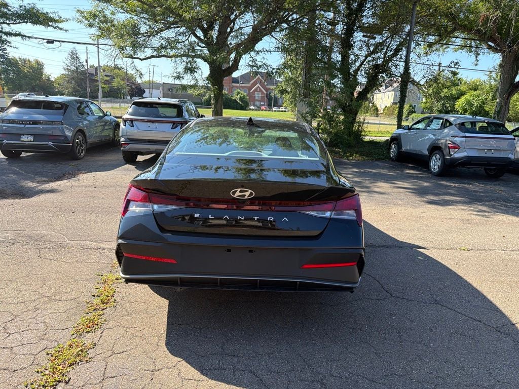 2026 Hyundai ELANTRA SE