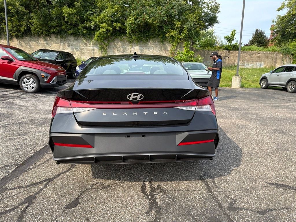 2026 Hyundai ELANTRA SE
