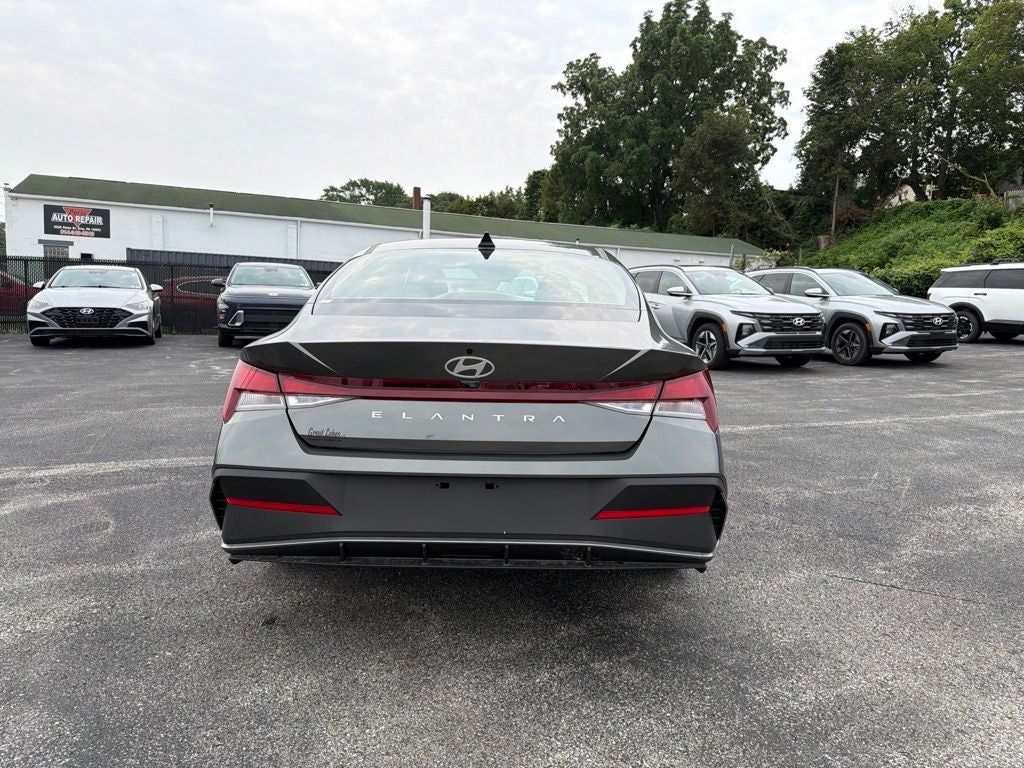 2026 Hyundai ELANTRA SE