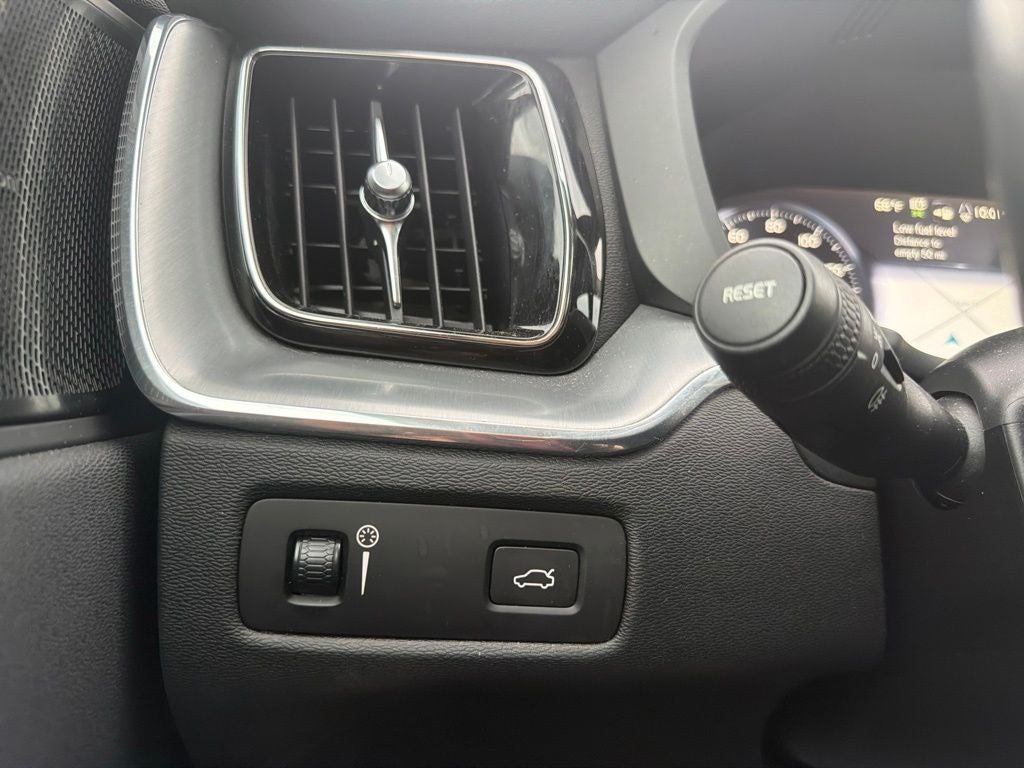 2019 Volvo XC60 T5 Momentum