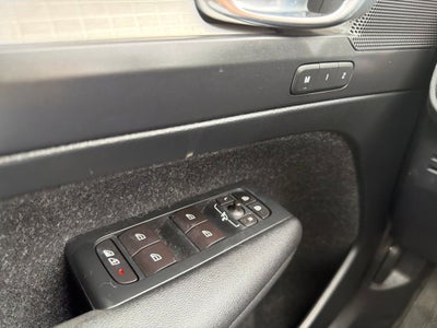 2019 Volvo XC40 Momentum