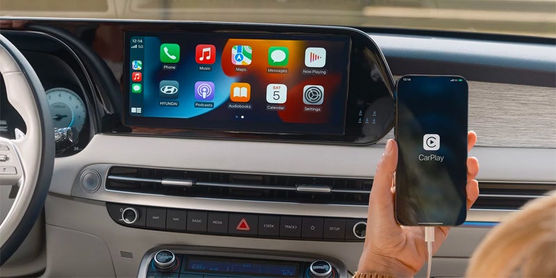 The infotainment touchscreen in a Hyundai Palisade showing the Apple CarPlay